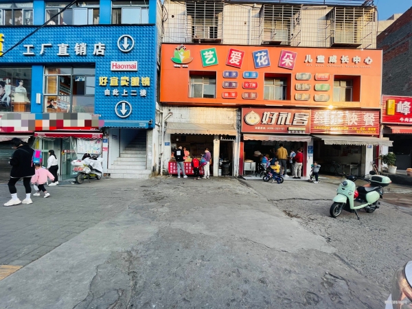 襄州一中旁金华市场路口26平小吃奶茶店转让